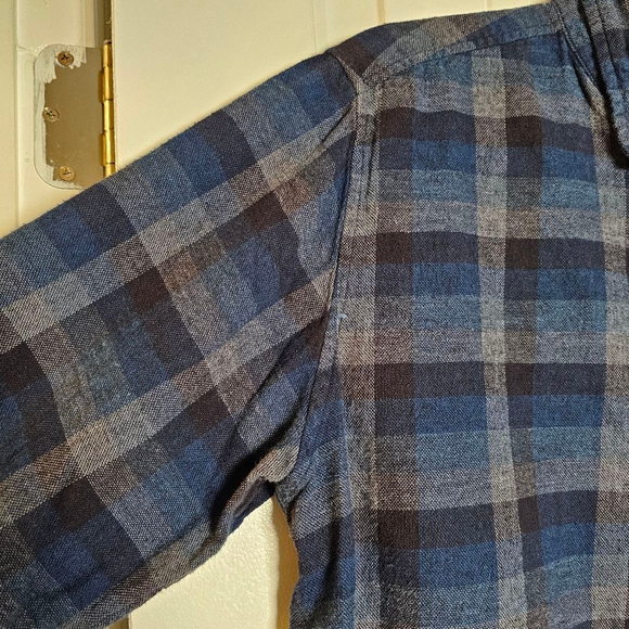 Weatherproof M dark blue, grey, black flannel button down flannel shirt - Picture 8 of 16